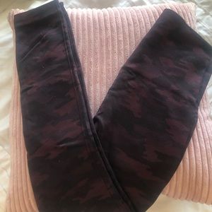 SPANX Fill Length Red Camo Leggings (S)